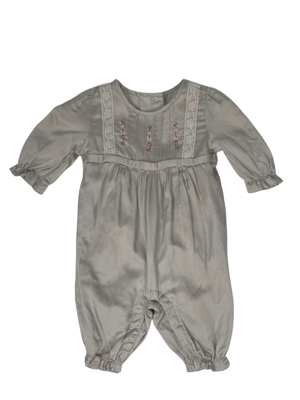 JANIE AND JACK Vintage
Jumpsuit size 0-3 Months 52% Silk 48% Cotton